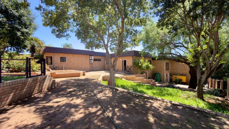 5 Bedroom Property for Sale in Pentagon Park Free State